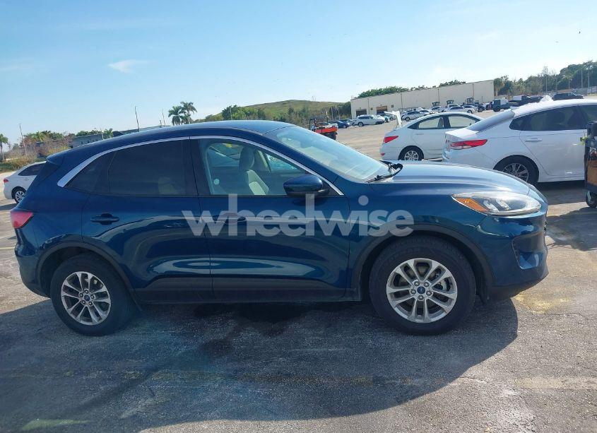 Photo 13 of 2020 Ford Escape SE (VIN 1FMCU9G65LUA30832)
