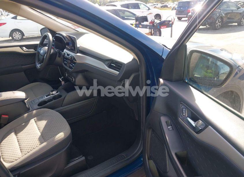 Photo 5 of 2020 Ford Escape SE (VIN 1FMCU9G65LUA30832)