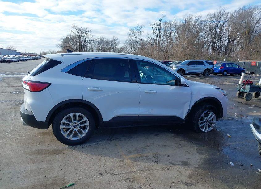 Photo 13 of 2020 Ford Escape SE (VIN 1FMCU9G65LUA33388)