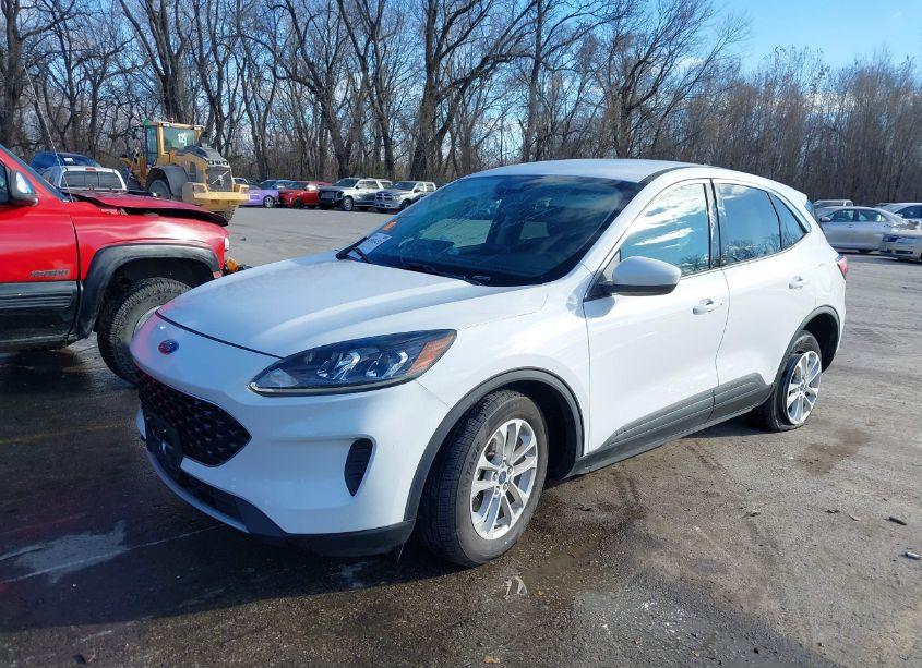 Photo 2 of 2020 Ford Escape SE (VIN 1FMCU9G65LUA33388)