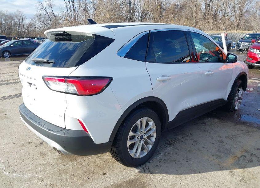 Photo 4 of 2020 Ford Escape SE (VIN 1FMCU9G65LUA33388)