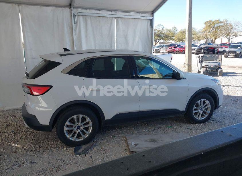 Photo 13 of 2020 Ford Escape SE (VIN 1FMCU9G65LUA37862)