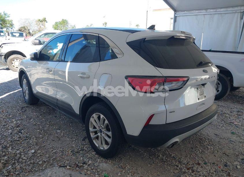 Photo 3 of 2020 Ford Escape SE (VIN 1FMCU9G65LUA37862)