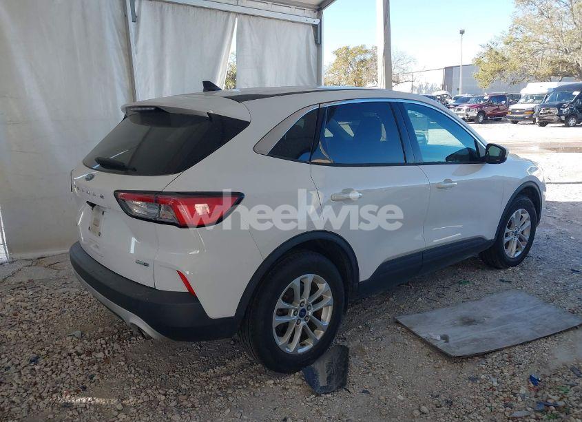 Photo 4 of 2020 Ford Escape SE (VIN 1FMCU9G65LUA37862)