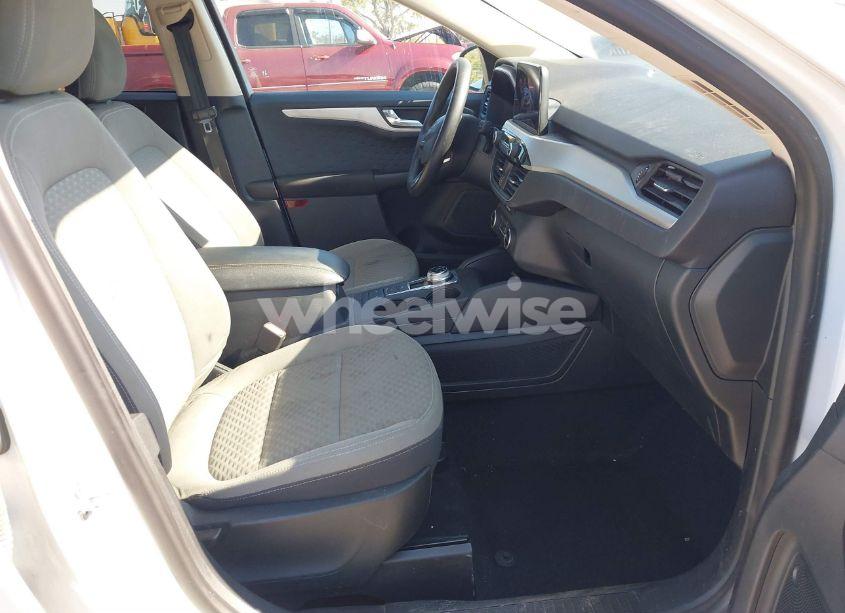 Photo 5 of 2020 Ford Escape SE (VIN 1FMCU9G65LUA37862)