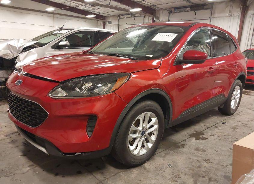 Photo 2 of 2020 Ford Escape SE (VIN 1FMCU9G65LUA38834)