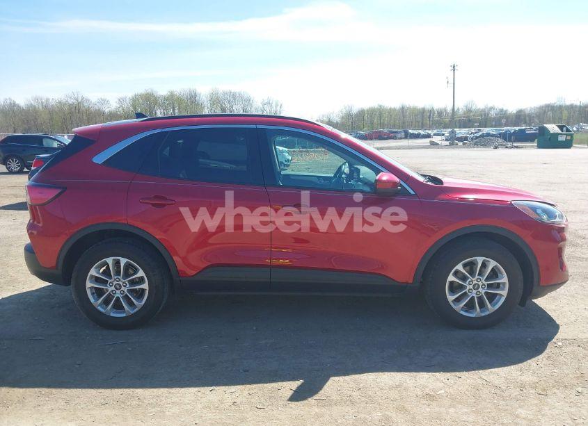 Photo 13 of 2020 Ford Escape SE (VIN 1FMCU9G65LUA45282)