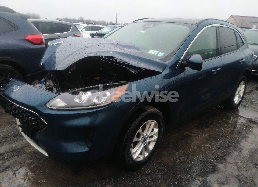 Photo 2 of 2020 Ford Escape SE (VIN 1FMCU9G65LUA65449)
