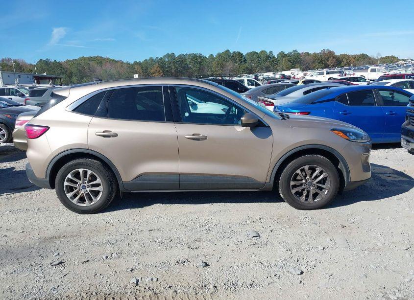 Photo 13 of 2020 Ford Escape SE (VIN 1FMCU9G65LUA82610)