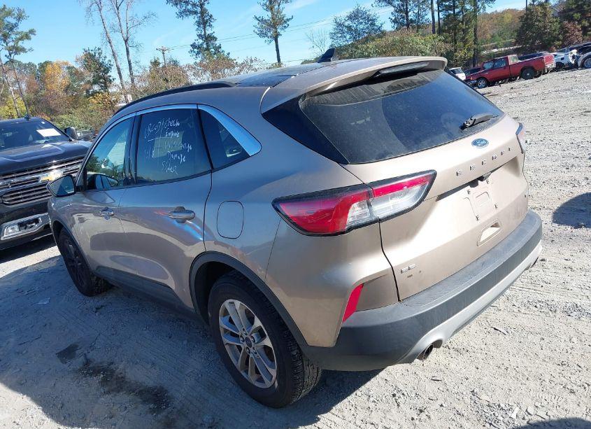 Photo 3 of 2020 Ford Escape SE (VIN 1FMCU9G65LUA82610)