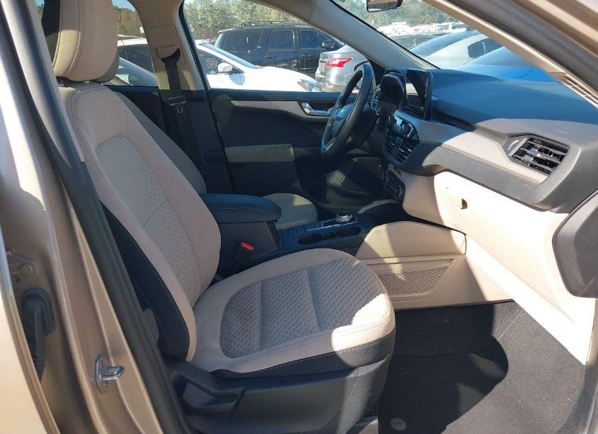 Photo 5 of 2020 Ford Escape SE (VIN 1FMCU9G65LUA82610)