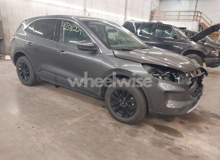 2020 Ford Escape SE (VIN 1FMCU9G65LUA99617) main photo