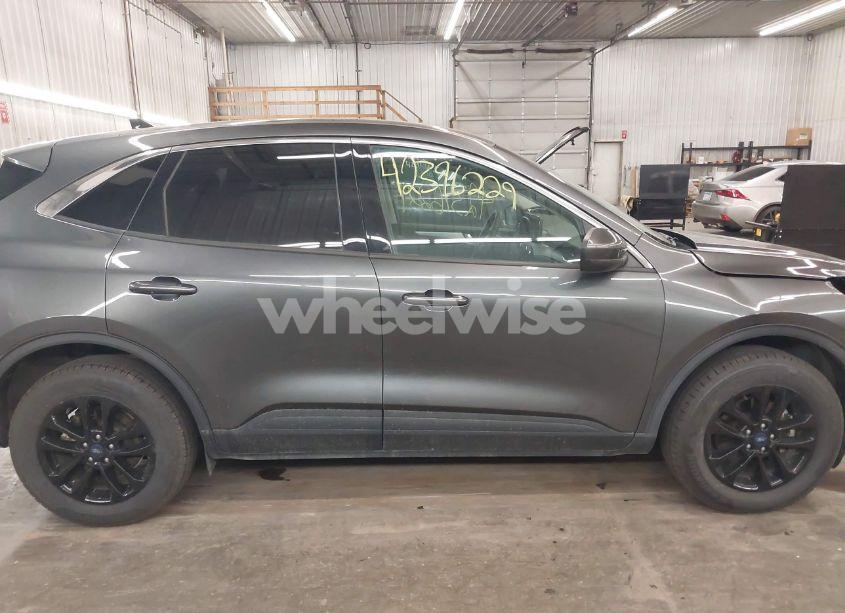 Photo 14 of 2020 Ford Escape SE (VIN 1FMCU9G65LUA99617)