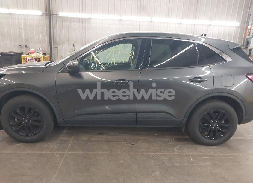 Photo 15 of 2020 Ford Escape SE (VIN 1FMCU9G65LUA99617)