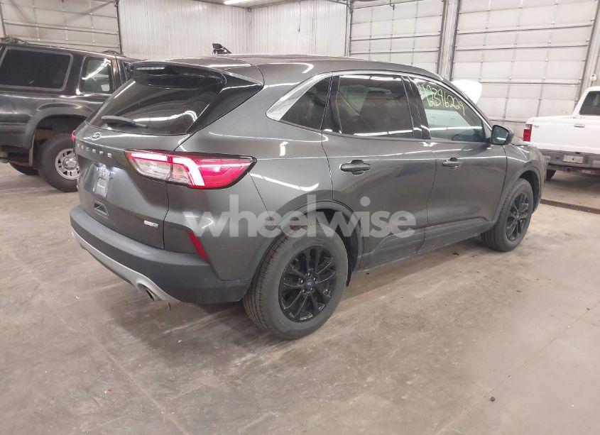 Photo 4 of 2020 Ford Escape SE (VIN 1FMCU9G65LUA99617)