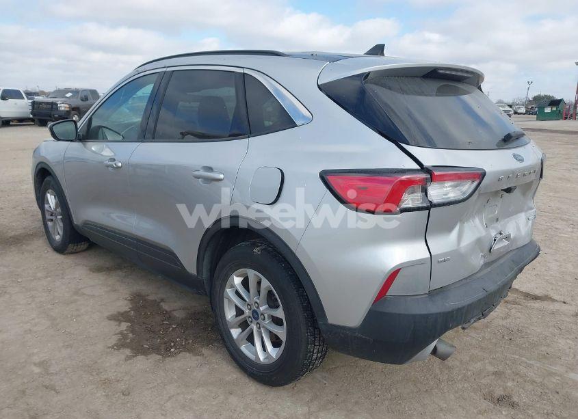 Photo 3 of 2020 Ford Escape SE (VIN 1FMCU9G65LUB23480)
