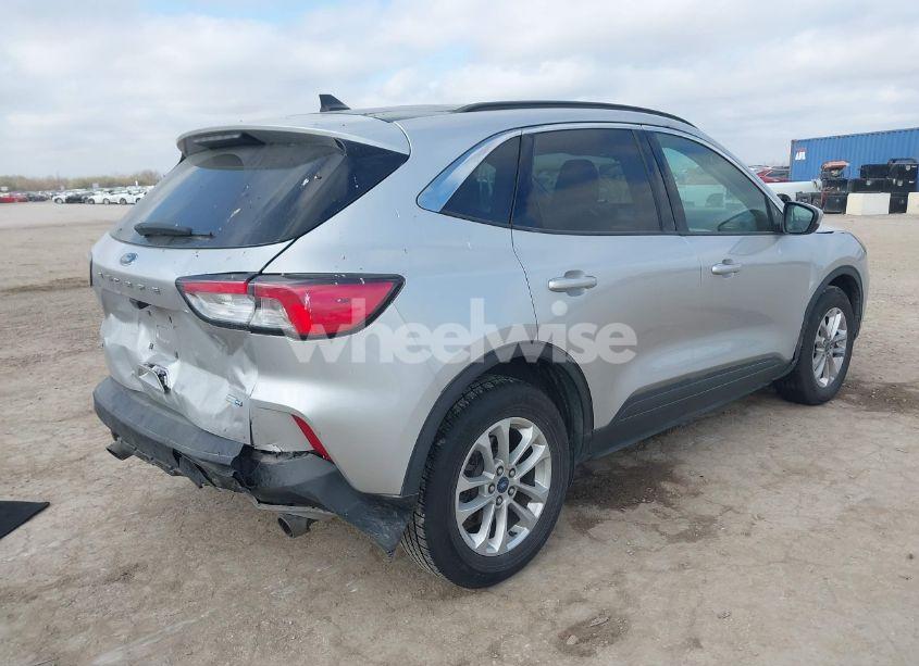 Photo 4 of 2020 Ford Escape SE (VIN 1FMCU9G65LUB23480)