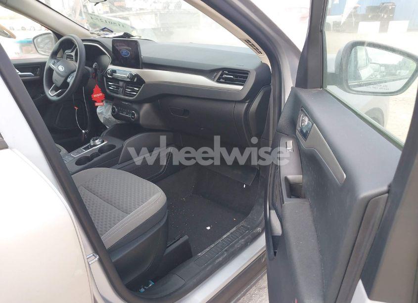 Photo 5 of 2020 Ford Escape SE (VIN 1FMCU9G65LUB23480)