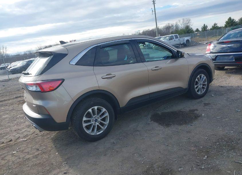 Photo 4 of 2020 Ford Escape SE (VIN 1FMCU9G65LUC32408)