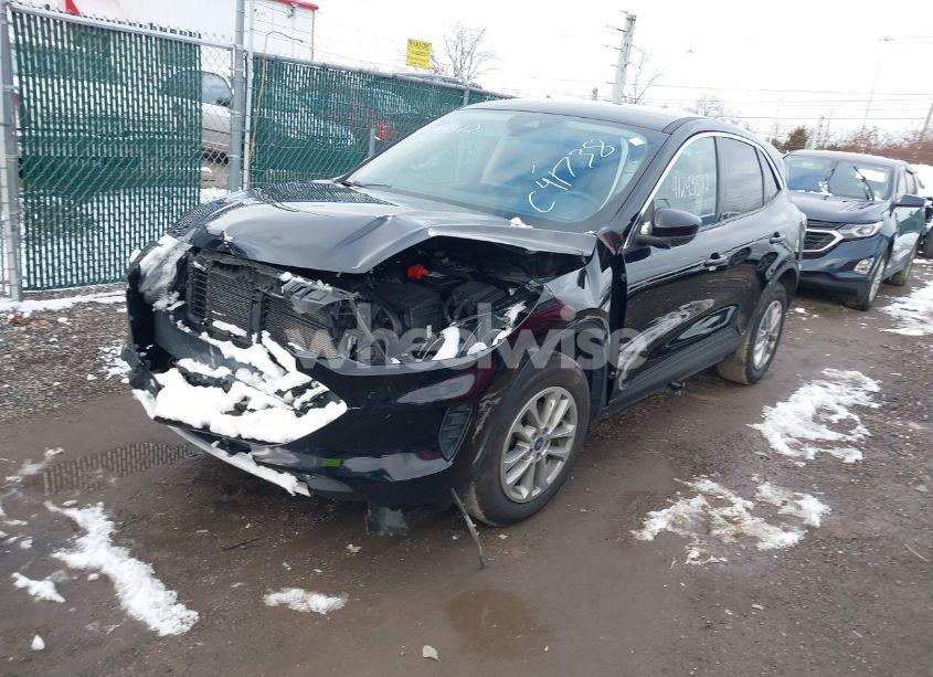 Photo 2 of 2020 Ford Escape SE (VIN 1FMCU9G65LUC41738)