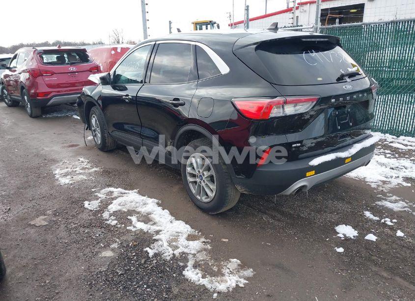 Photo 3 of 2020 Ford Escape SE (VIN 1FMCU9G65LUC41738)