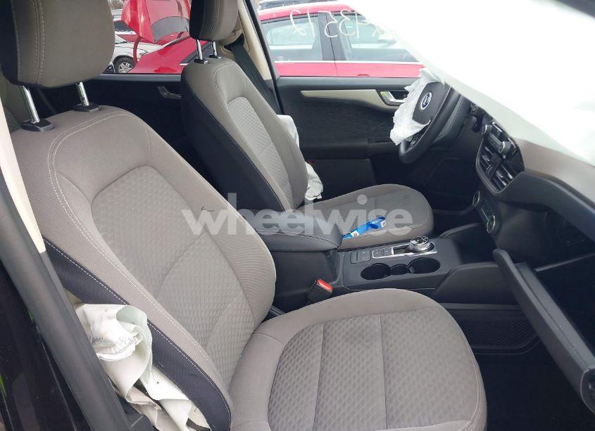Photo 5 of 2020 Ford Escape SE (VIN 1FMCU9G65LUC41738)