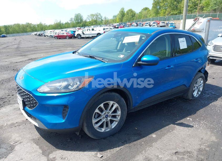 Photo 2 of 2020 Ford Escape SE (VIN 1FMCU9G65LUC68793)