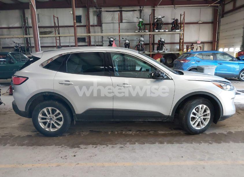 Photo 13 of 2020 Ford Escape SE (VIN 1FMCU9G65LUC78353)