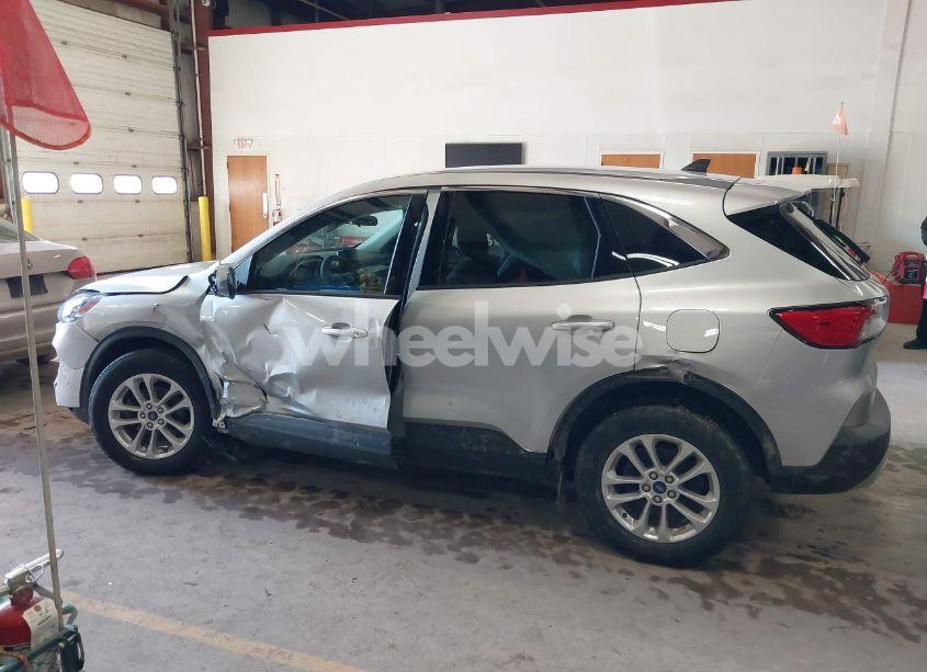 Photo 14 of 2020 Ford Escape SE (VIN 1FMCU9G65LUC78353)
