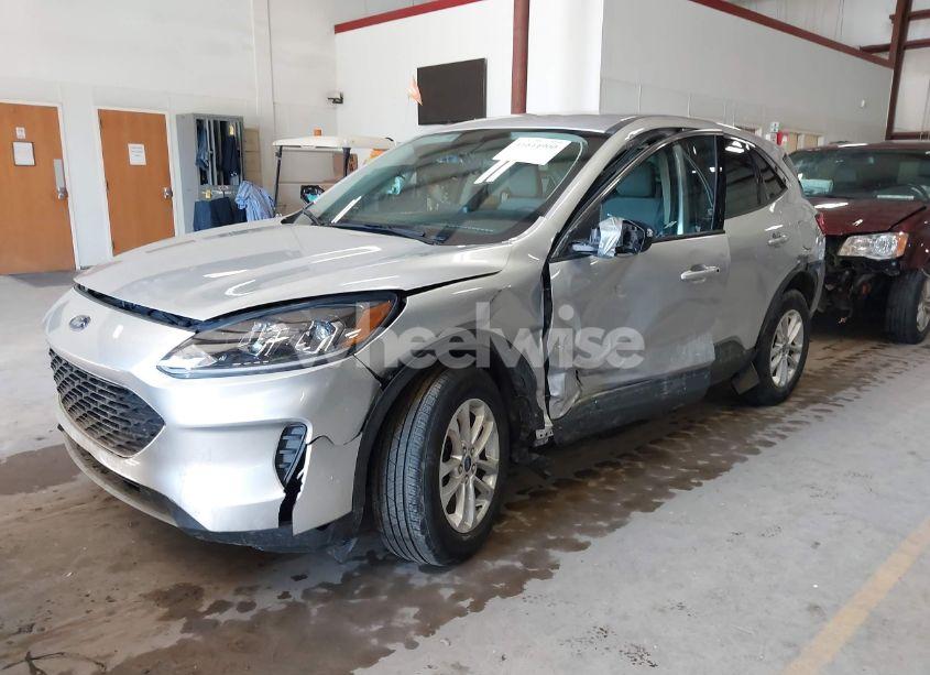 Photo 2 of 2020 Ford Escape SE (VIN 1FMCU9G65LUC78353)