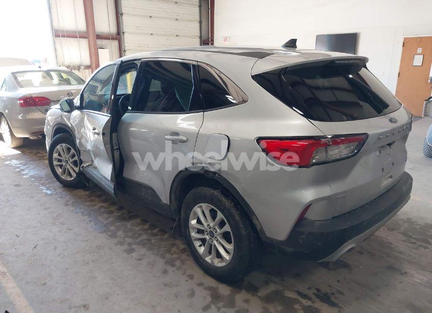 Photo 3 of 2020 Ford Escape SE (VIN 1FMCU9G65LUC78353)