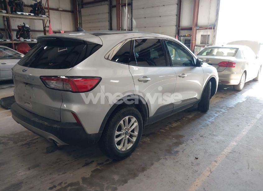 Photo 4 of 2020 Ford Escape SE (VIN 1FMCU9G65LUC78353)