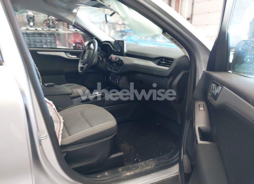 Photo 5 of 2020 Ford Escape SE (VIN 1FMCU9G65LUC78353)