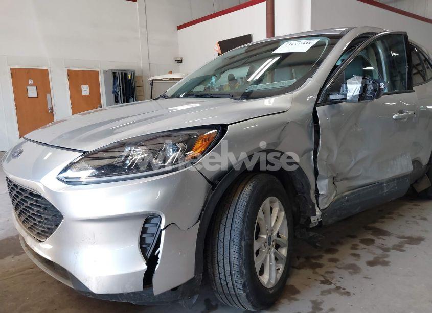 Photo 6 of 2020 Ford Escape SE (VIN 1FMCU9G65LUC78353)