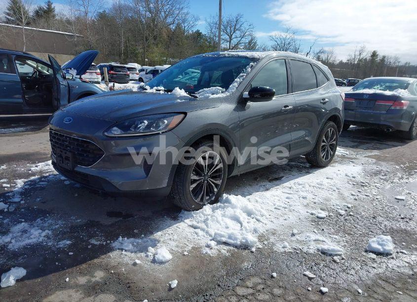 Photo 2 of 2021 Ford Escape SE (VIN 1FMCU9G65MUA16155)