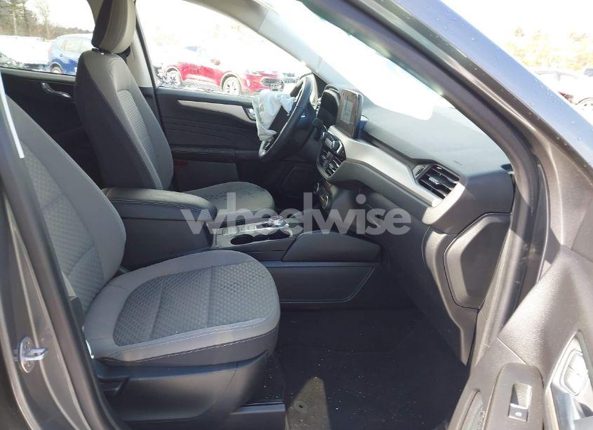 Photo 5 of 2021 Ford Escape SE (VIN 1FMCU9G65MUA16155)
