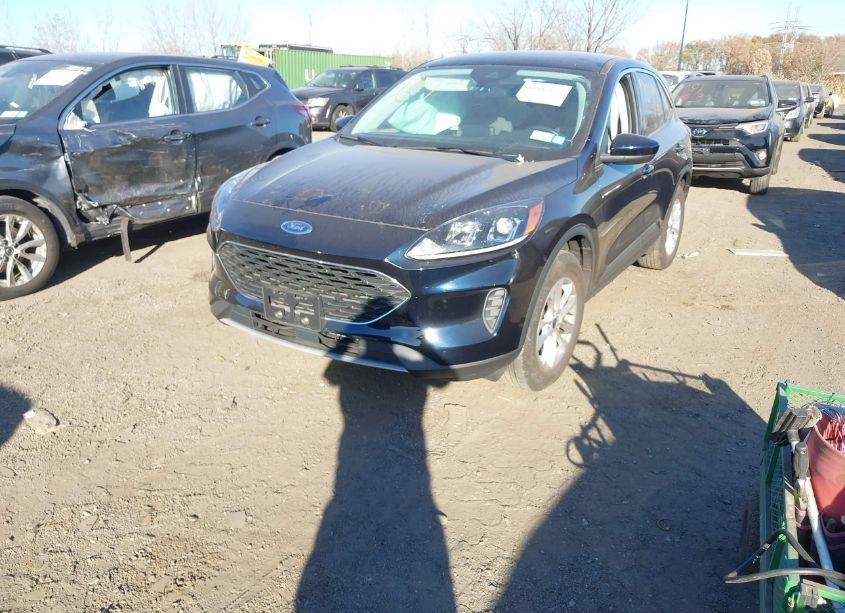 Photo 2 of 2021 Ford Escape SE (VIN 1FMCU9G65MUA25535)