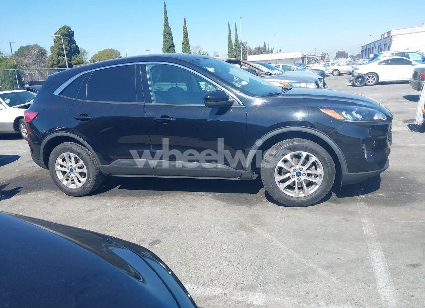 Photo 13 of 2021 Ford Escape SE (VIN 1FMCU9G65MUA38057)