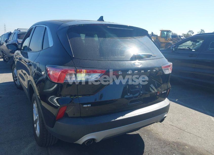 Photo 3 of 2021 Ford Escape SE (VIN 1FMCU9G65MUA38057)