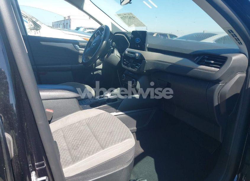 Photo 5 of 2021 Ford Escape SE (VIN 1FMCU9G65MUA38057)