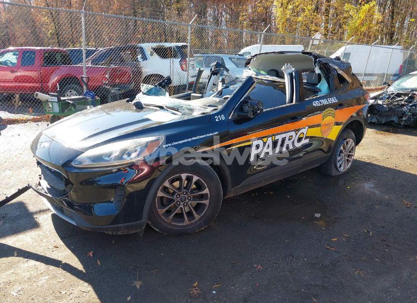 Photo 2 of 2021 Ford Escape SE (VIN 1FMCU9G65MUA96976)