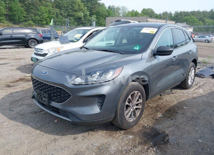Photo 2 of 2022 Ford Escape SE (VIN 1FMCU9G65NUA37539)