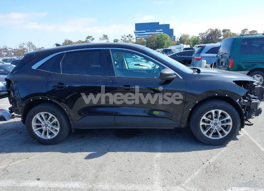 Photo 14 of 2022 Ford Escape SE (VIN 1FMCU9G65NUA70007)