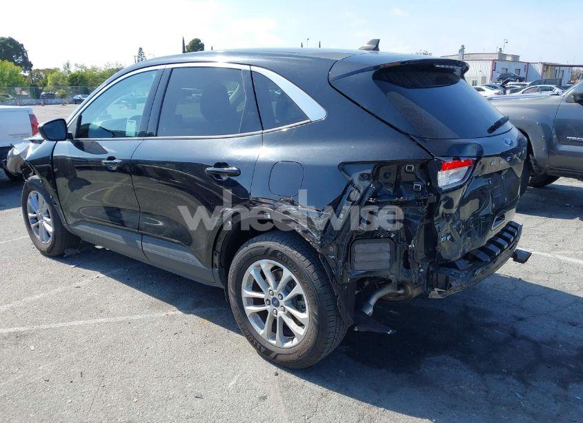 Photo 3 of 2022 Ford Escape SE (VIN 1FMCU9G65NUA70007)