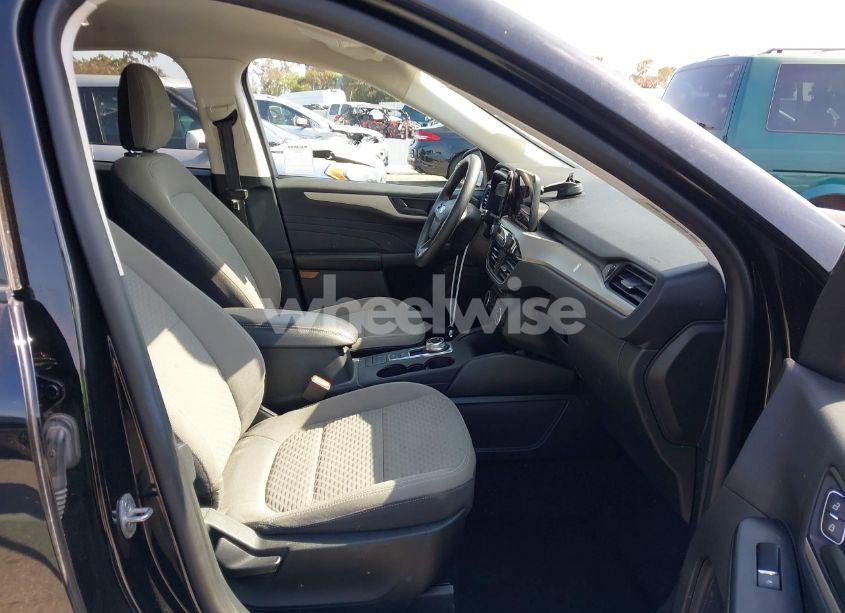 Photo 5 of 2022 Ford Escape SE (VIN 1FMCU9G65NUA70007)