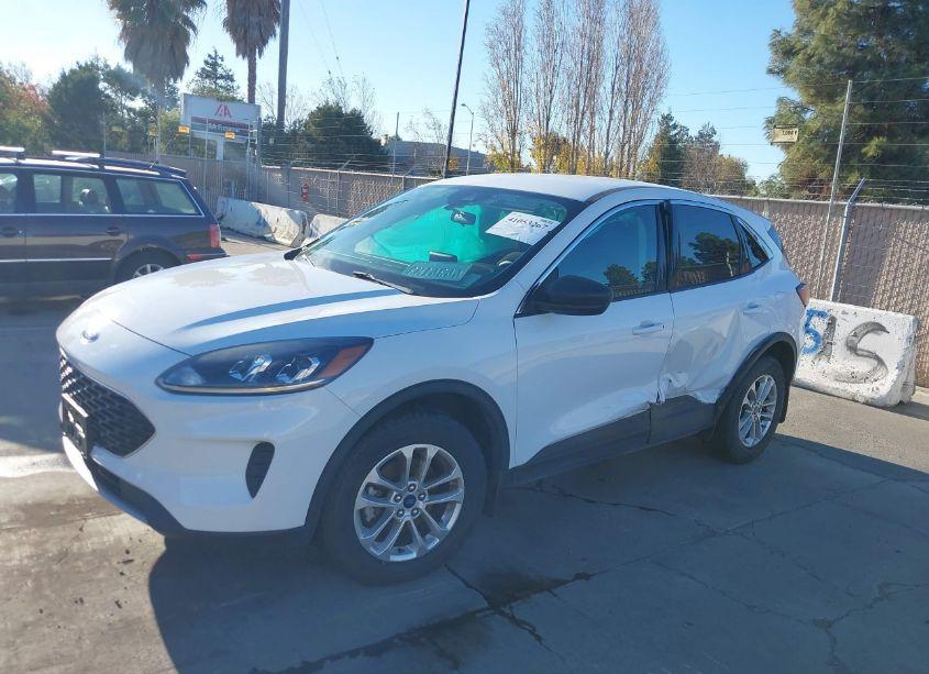 Photo 2 of 2022 Ford Escape SE (VIN 1FMCU9G65NUA73473)