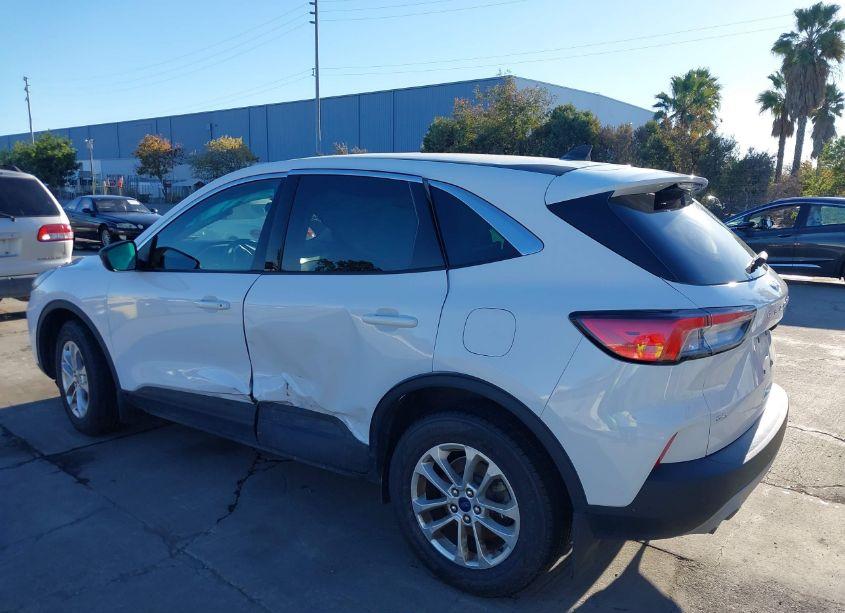 Photo 3 of 2022 Ford Escape SE (VIN 1FMCU9G65NUA73473)