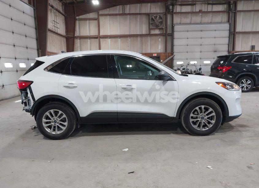Photo 14 of 2022 Ford Escape SE (VIN 1FMCU9G65NUB12899)