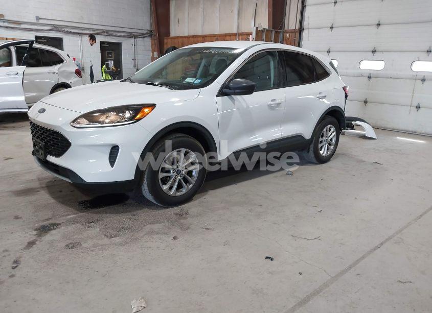 Photo 2 of 2022 Ford Escape SE (VIN 1FMCU9G65NUB12899)