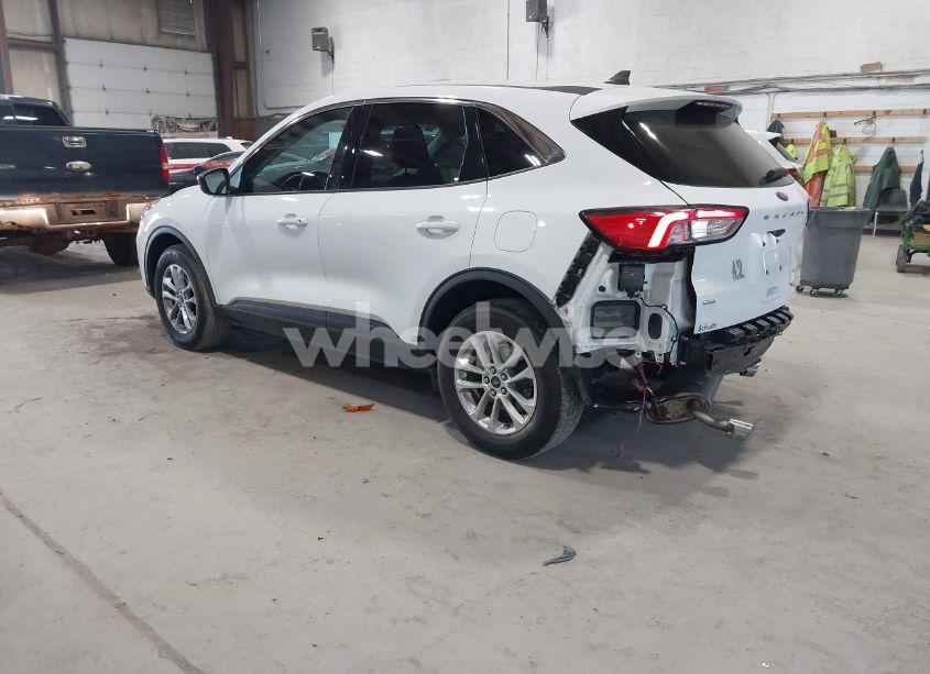 Photo 3 of 2022 Ford Escape SE (VIN 1FMCU9G65NUB12899)